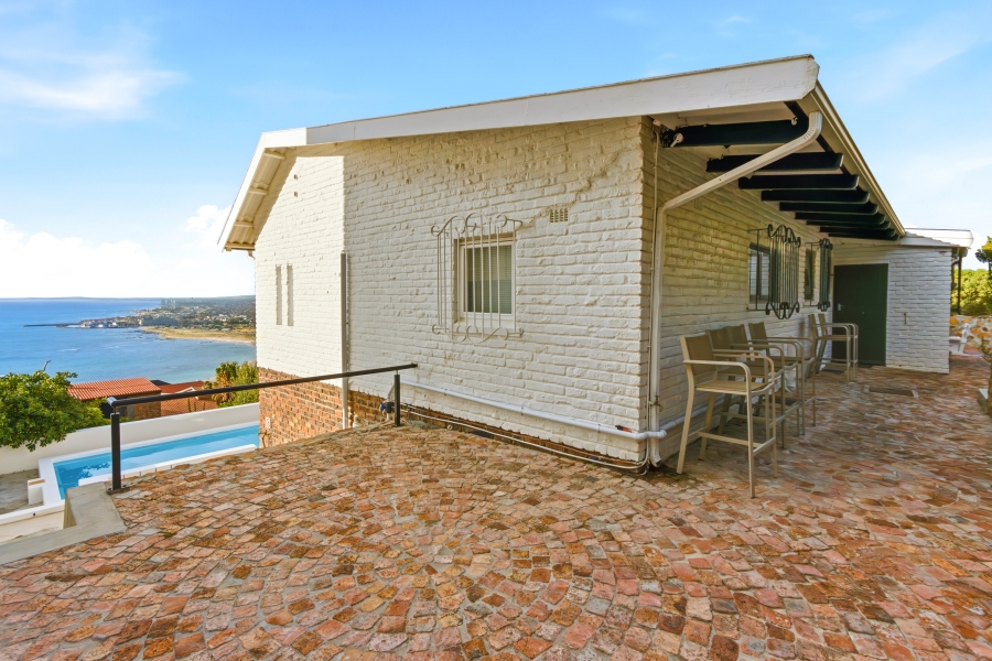 7 Bedroom Property for Sale in Mountainside Western Cape